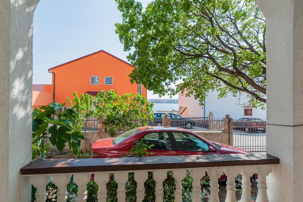 Apartmenthaus Hana Karlobag Exterior photo